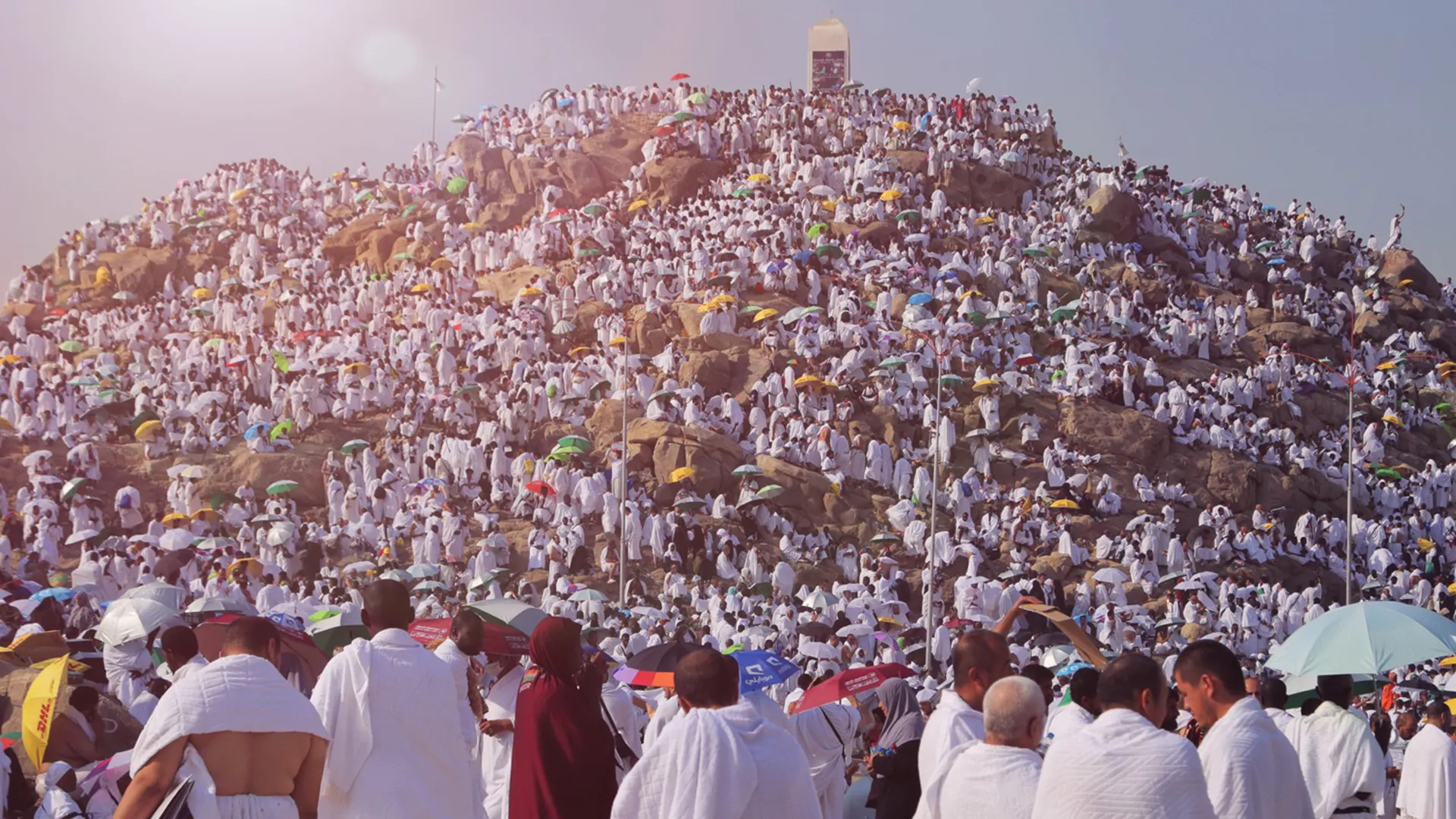 جبل عرفات مليء بالحجاج